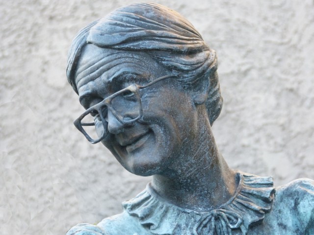 grandmother_statue